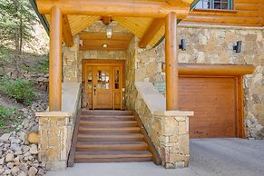 Ski-in/ski-out Mountain Village Condo w/ Hot Tub!