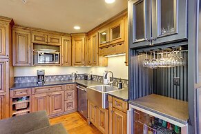 Ski-in/ski-out Mountain Village Condo w/ Hot Tub!