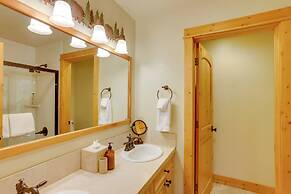 Ski-in/ski-out Mountain Village Condo w/ Hot Tub!