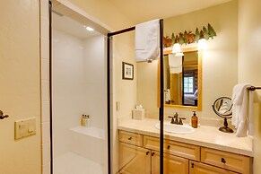 Ski-in/ski-out Mountain Village Condo w/ Hot Tub!