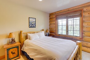 Ski-in/ski-out Mountain Village Condo w/ Hot Tub!