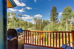Ski-in/ski-out Mountain Village Condo w/ Hot Tub!