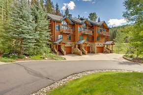Ski-in/ski-out Mountain Village Condo w/ Hot Tub!