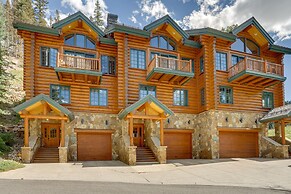 Ski-in/ski-out Mountain Village Condo w/ Hot Tub!