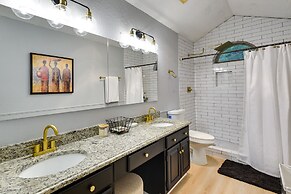 Charming Fort Worth Home - 12 Mi to Downtown!