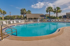 Miramar Beach Rental w/ Pool Access & Golf Course!