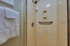 Miramar Beach Rental w/ Pool Access & Golf Course!