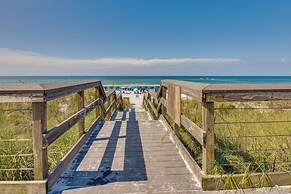 Miramar Beach Rental w/ Pool Access & Golf Course!