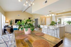 2 Mi to Indian Wells: Palm Desert Home w/ Fire Pit