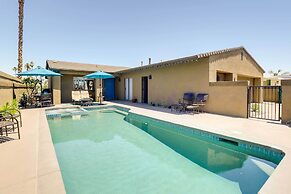 2 Mi to Indian Wells: Palm Desert Home w/ Fire Pit