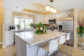 2 Mi to Indian Wells: Palm Desert Home w/ Fire Pit