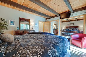Convenient Kings Beach Condo: 1 Mi to Lake Tahoe!
