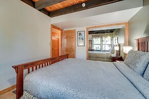 Convenient Kings Beach Condo: 1 Mi to Lake Tahoe!