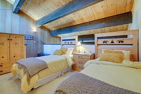 Convenient Kings Beach Condo: 1 Mi to Lake Tahoe!