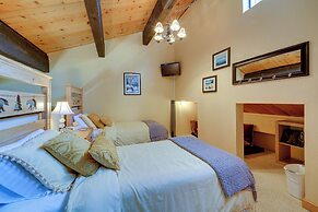 Convenient Kings Beach Condo: 1 Mi to Lake Tahoe!