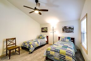 6 Mi to Downtown: Flagstaff Townhome w/ Deck