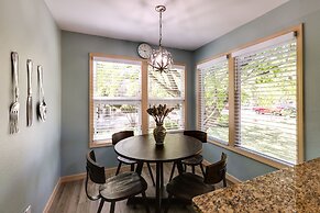 6 Mi to Downtown: Flagstaff Townhome w/ Deck