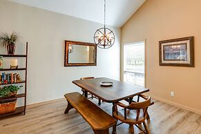 6 Mi to Downtown: Flagstaff Townhome w/ Deck