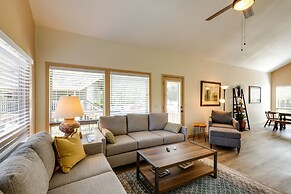 6 Mi to Downtown: Flagstaff Townhome w/ Deck