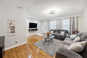 Inviting St Louis Home w/ Deck Near Forest Park!