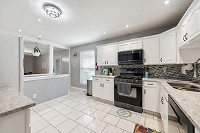 Inviting St Louis Home w/ Deck Near Forest Park!