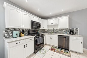 Inviting St Louis Home w/ Deck Near Forest Park!