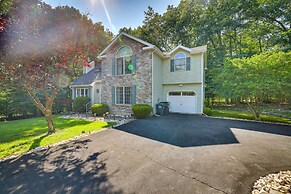 Pocono Mountain Home w/ Private Lake Access