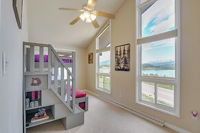 Hot Tub & Views: Summit County Ski Getaway!