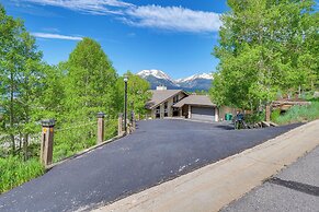 Hot Tub & Views: Summit County Ski Getaway!