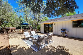 Stylish Flagstaff Home: Close to Hiking & Fishing!