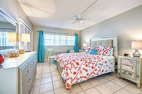 Sunny Sarasota Oasis w/ Private Screened Lanai
