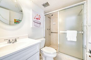 Sunny Sarasota Oasis w/ Private Screened Lanai