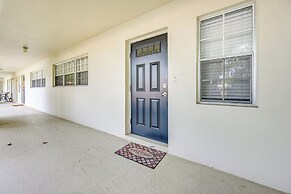 Sunny Sarasota Oasis w/ Private Screened Lanai