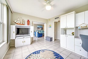 Sunny Sarasota Oasis w/ Private Screened Lanai