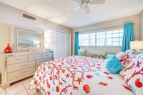 Sunny Sarasota Oasis w/ Private Screened Lanai