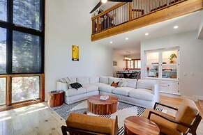 Spacious Flagstaff Home w/ Hot Tub & Fire Pit!