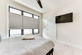 Modern + Stylish Condo: 5 Mi to Downtown Charlotte