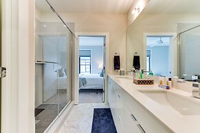 Modern + Stylish Condo: 5 Mi to Downtown Charlotte