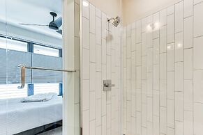 Modern + Stylish Condo: 5 Mi to Downtown Charlotte