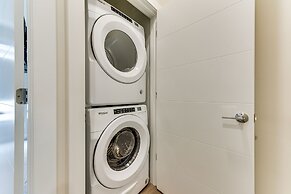 Modern + Stylish Condo: 5 Mi to Downtown Charlotte