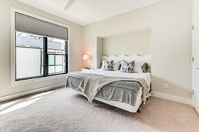 Modern + Stylish Condo: 5 Mi to Downtown Charlotte