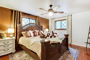 Outdoor Entertainment Space: Family Poconos Home