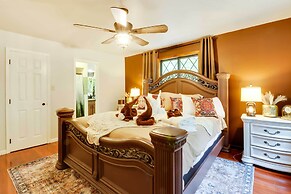 Outdoor Entertainment Space: Family Poconos Home