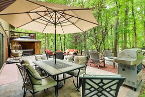 Outdoor Entertainment Space: Family Poconos Home