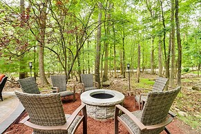 Outdoor Entertainment Space: Family Poconos Home