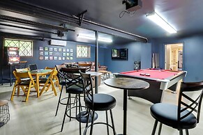 Outdoor Entertainment Space: Family Poconos Home