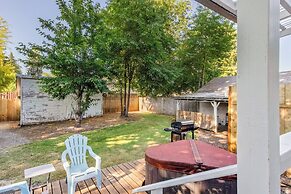 Charming Eugene Retreat: Private Hot Tub & Yard!