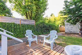 Charming Eugene Retreat: Private Hot Tub & Yard!