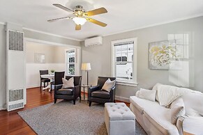 Charming Eugene Retreat: Private Hot Tub & Yard!