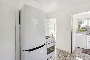 Charming Eugene Retreat: Private Hot Tub & Yard!